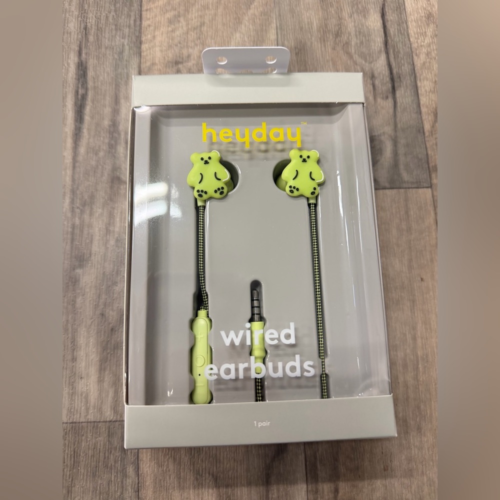 heyday Bear Wired Earbuds‎ – Light Green – NIB (Target) – Cute Aesthetic